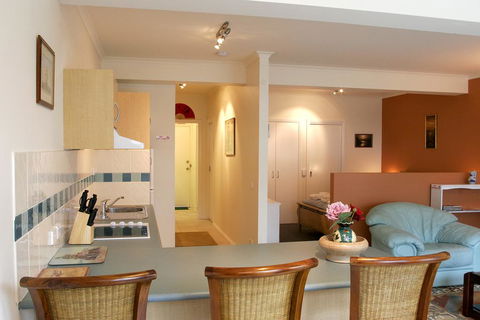Black Dolphin Waterfront Apartment - Accommodation Sunshine Coast 2