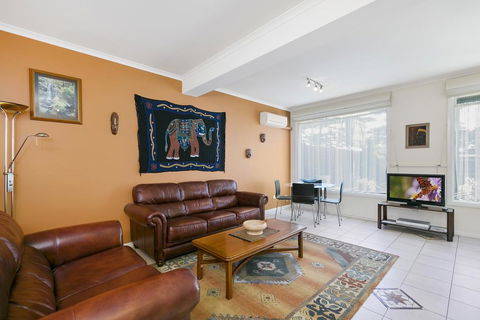 Black Dolphin Waterfront Apartment - Accommodation Sunshine Coast 0