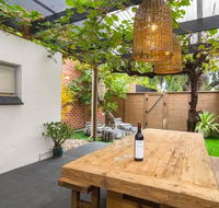 Blackbird at Arlo's - The heart of Glenelg - Wifi - Accommodation Sunshine Coast