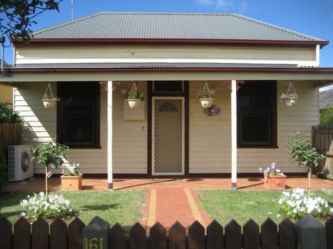Bloomsbury Cottage - Accommodation Sunshine Coast 0