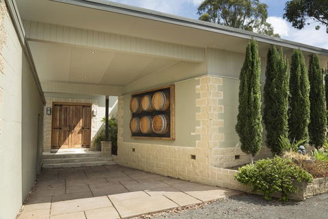 Blue Cliff Retreat - Accommodation Sunshine Coast 3