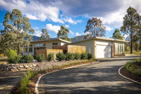 Blue Cliff Retreat - Accommodation Sunshine Coast 1