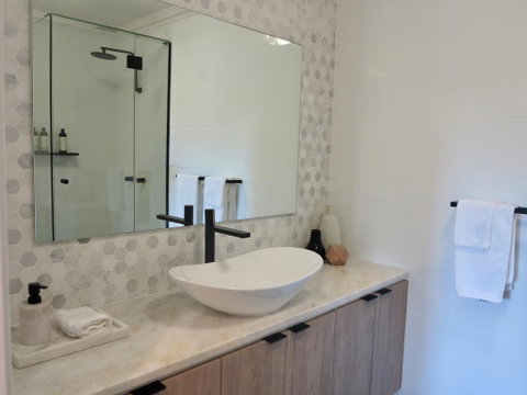 Bluewater Apartment - Accommodation Sunshine Coast 3