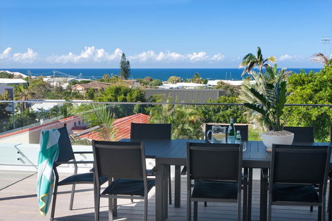 Bluey's Beach House - 5 Bedroom - Accommodation Sunshine Coast 1