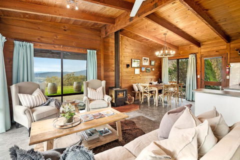The Lodge By Mt Bellevue - Accommodation Sunshine Coast 1