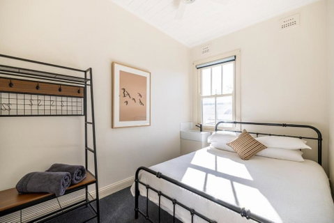 The Middle - Accommodation Sunshine Coast 1