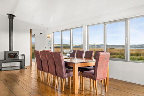 The Point Bass Coast - Accommodation Sunshine Coast 2