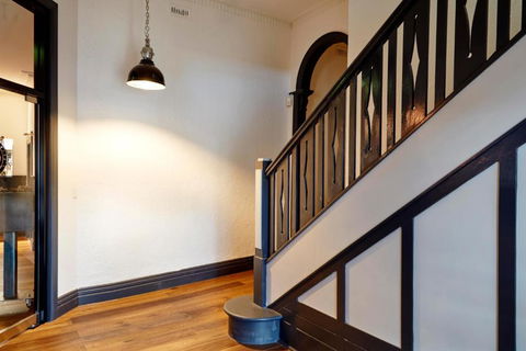 The Royal Hotel, Drouin - Accommodation Sunshine Coast 2