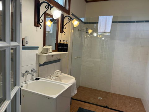 The Table Guest House - Accommodation Sunshine Coast 3