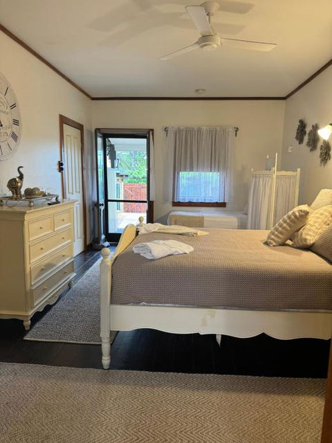The Table Guest House - Accommodation Sunshine Coast 1
