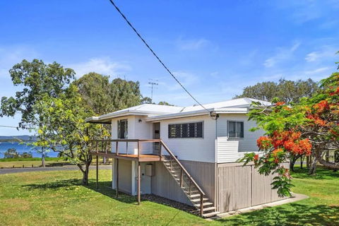Welcome To Waterfront Views - Accommodation Sunshine Coast 0