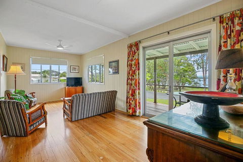 Welcome To Waterfront Views - Accommodation Sunshine Coast 3