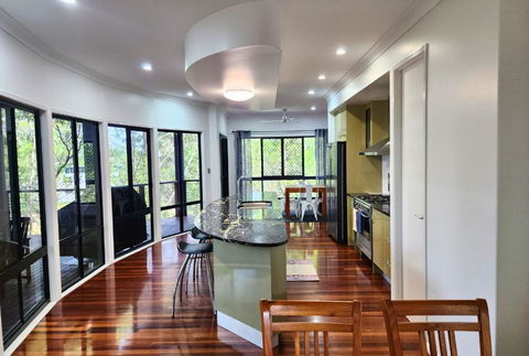 EUROLIE ON HIGH At Kingfisher Bay Fraser Island - Accommodation Sunshine Coast 4