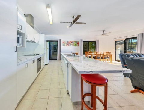 Rumah Surgah On Lake Bennett - Accommodation Sunshine Coast 1