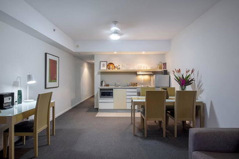 ZEN CITY & SEA Executive 1-BR Suite In Darwin CBD - Accommodation Sunshine Coast 0