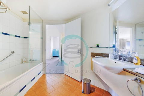 ZEN88 Esplanade: 3-BR Luxury Suite Near Waterfront - Accommodation Sunshine Coast 2