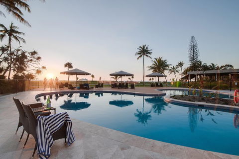 Tangalooma Island Resort Whale Watching Day Cruise With Dolphin Feeding - Accommodation Sunshine Coast 4