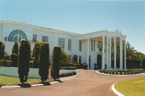 The Billionaire Club - Accommodation Sunshine Coast 2